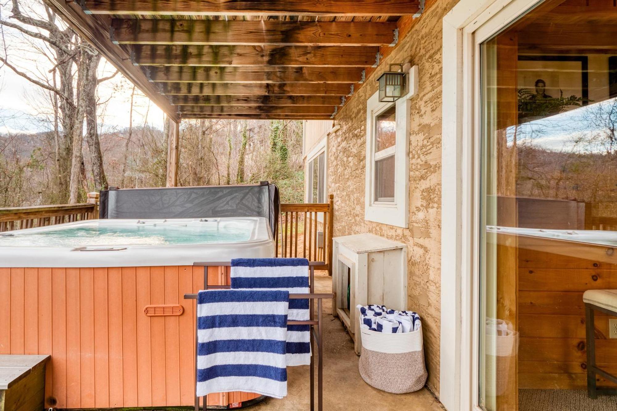 Chestnut By Avantstay Mountain Cabin W Treetop Views Hot Tub Game Room 蓋特林堡 外观 照片