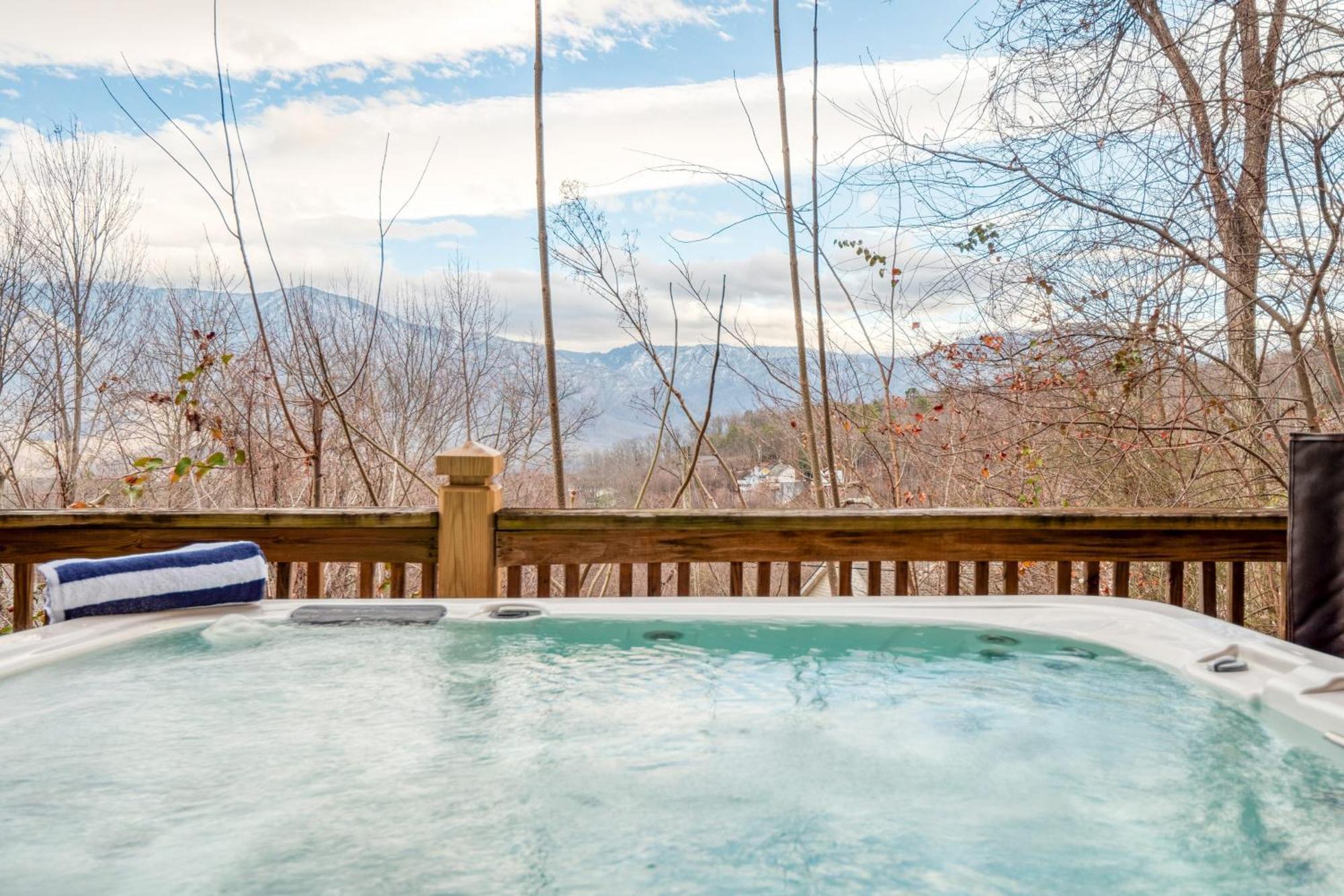 Chestnut By Avantstay Mountain Cabin W Treetop Views Hot Tub Game Room 蓋特林堡 外观 照片