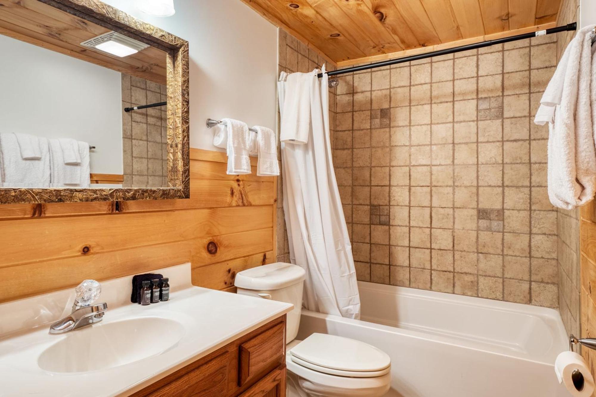 Chestnut By Avantstay Mountain Cabin W Treetop Views Hot Tub Game Room 蓋特林堡 外观 照片