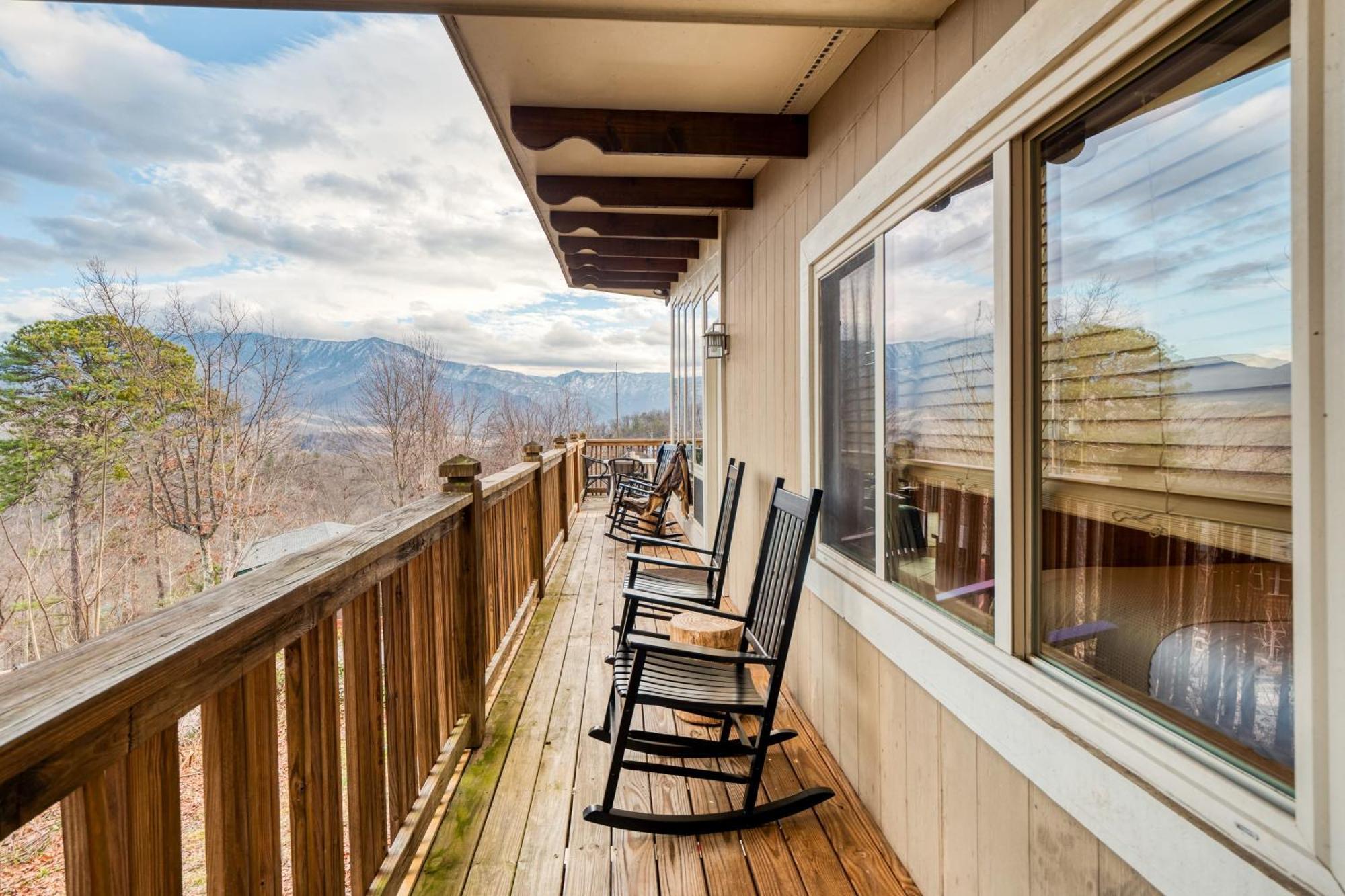 Chestnut By Avantstay Mountain Cabin W Treetop Views Hot Tub Game Room 蓋特林堡 外观 照片